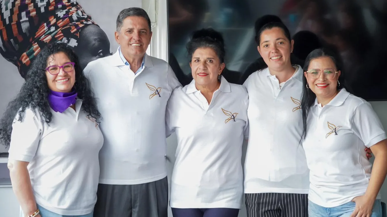 Integrantes del equipo de la Fundación Alas Empoderadas durante un encuentro.